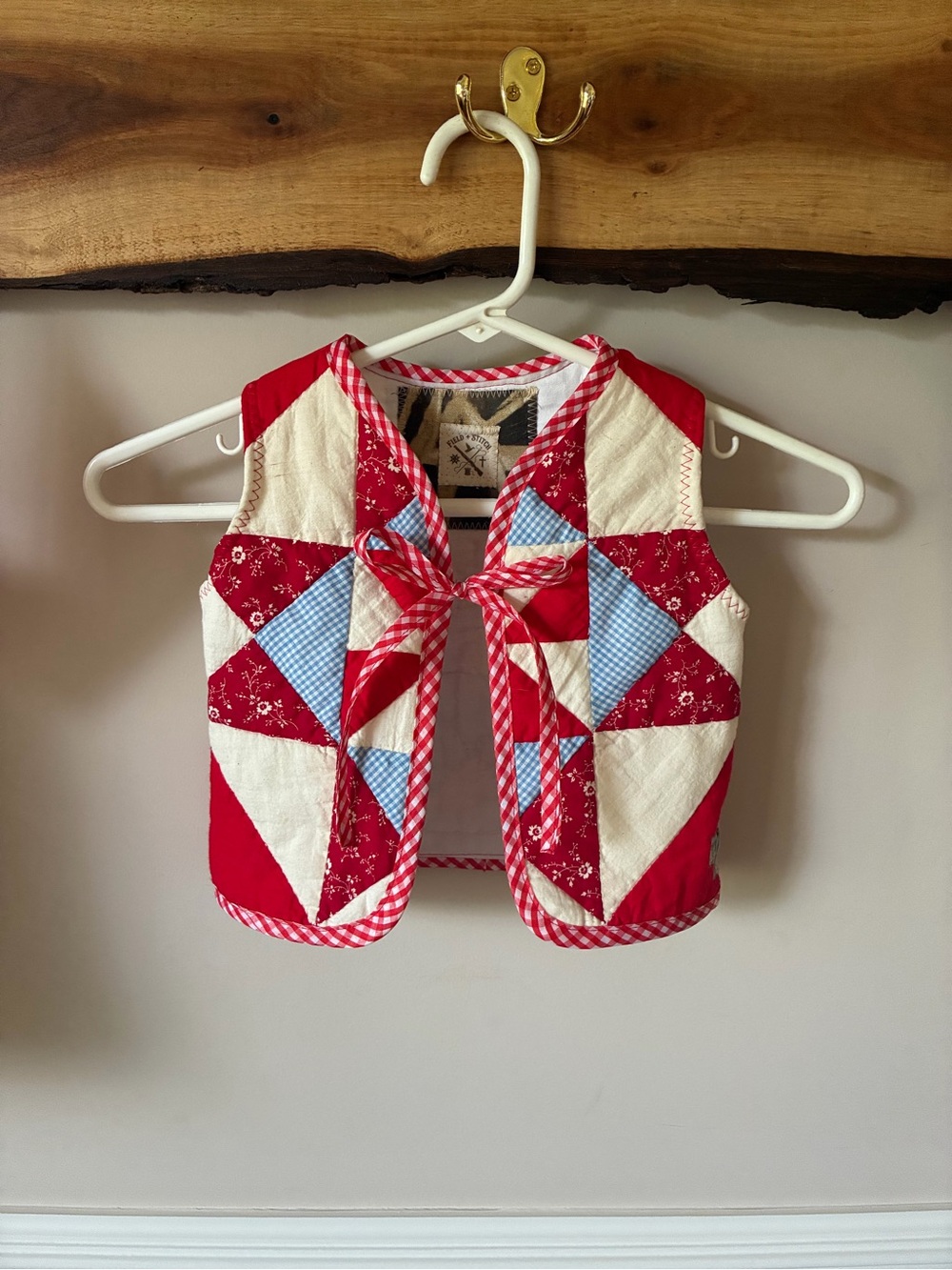 Field Stitch Handmade Patchwork Quilt 2T Vest Red White Ohio Star Vintage